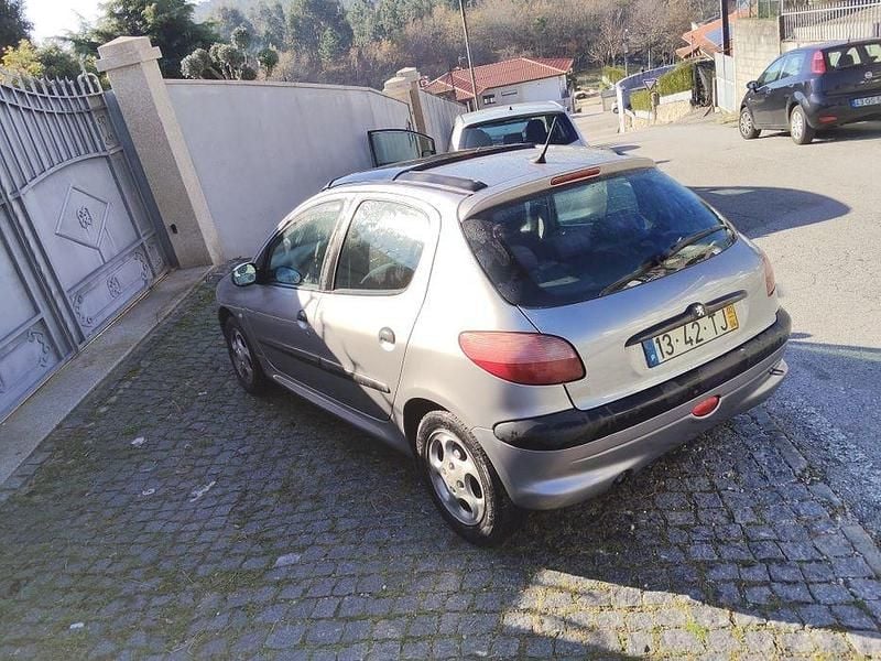 Usado 2002 Peugeot 206 | € 1.980 (Preço justo) - Imagem 1/4