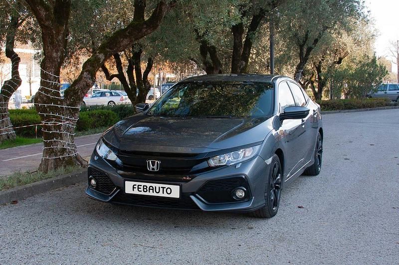 Cinza Usado 2017 Honda Civic Sedan | € 17.900 (Preço justo) - Imagem 1/4