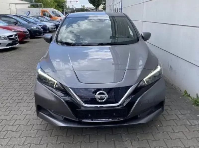 Usado Nissan Leaf Acenta 110 kW (150 HP) 2020 Cinzento Citadino