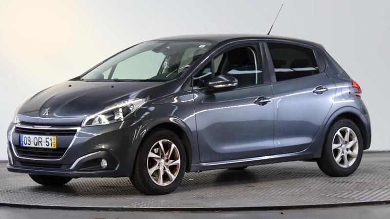 Verde Usado 2015 Peugeot 208 Citadino | € 6.500 (Bom preço) - Imagem 1/4
