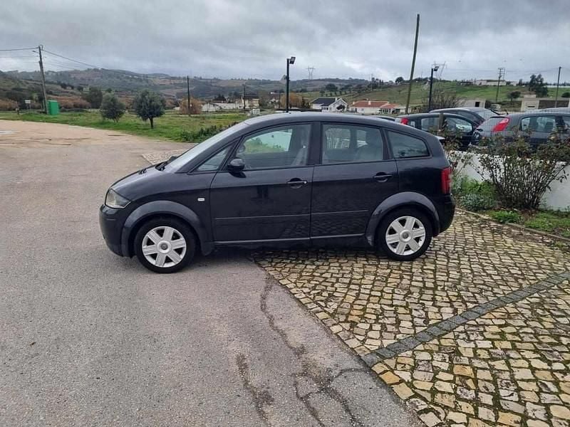 Preto Usado 2001 Audi A2 Ambiente Citadino | € 3.999 - Imagem 1/4