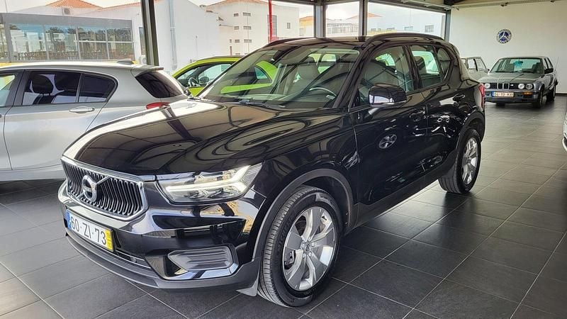 Usado Volvo XC40 Momentum 150 HP (110 kW) 2019 Preto SUV
