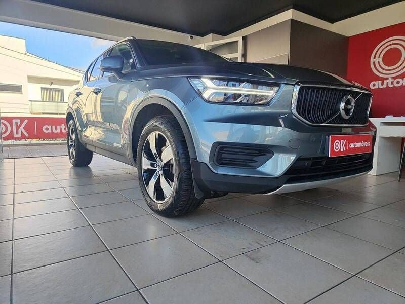 Cinzento Usado 2019 Volvo XC40 Momentum SUV | € 23.850 (Bom preço) - Imagem 1/4