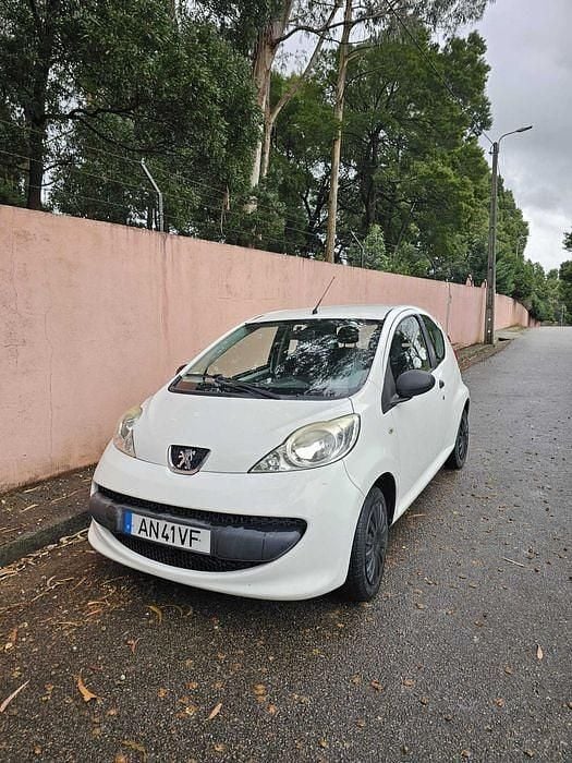 Branco Usado 2008 Peugeot 107 Citadino | € 3.500 - Imagem 1/4