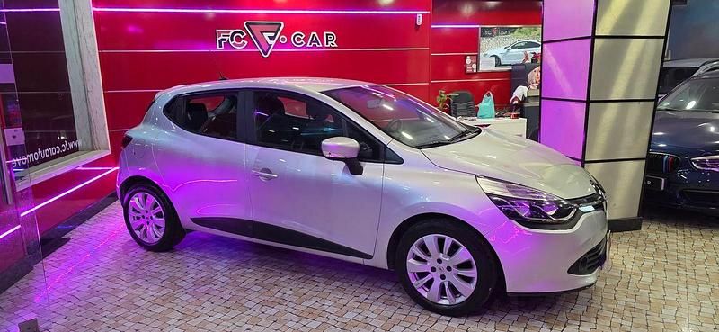 Usado Renault Clio IV 90 HP (66 kW) 2013 Cinza