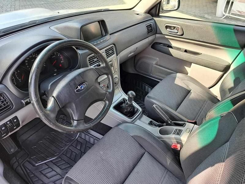 Usado Subaru Forester 177 HP (130 kW) 2002 Cinza prata SUV