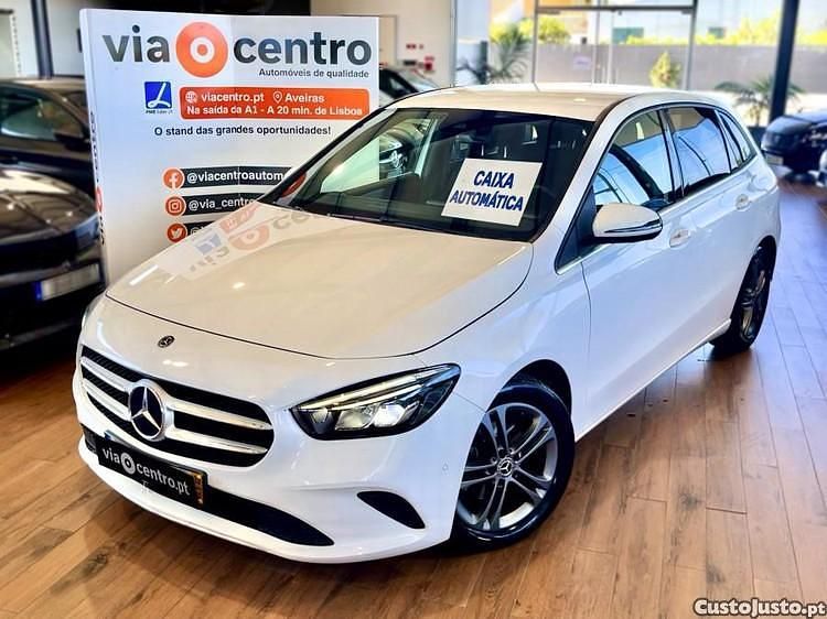 Branco Usado 2019 Mercedes B180 Style Monovolume | € 23.750 (Preço justo) - Imagem 1/1