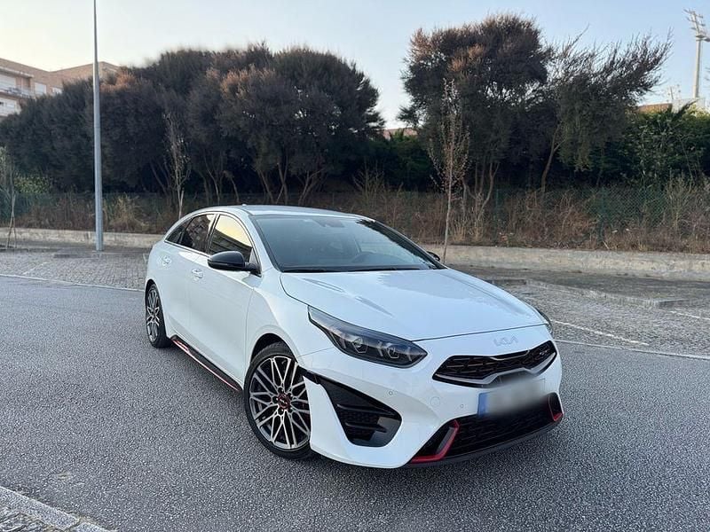 Usado 2023 Kia ProCeed GT 2 Citadino | € 35.000 - Imagem 1/4