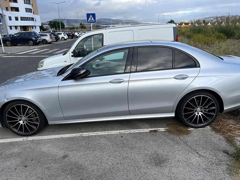 Usado Mercedes E220 194 HP (142 kW) 2016 Cinzento Sedan