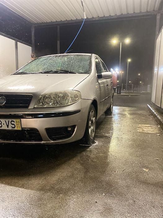 Usado 2003 Fiat Punto Sedan | € 1.250 - Imagem 1/4