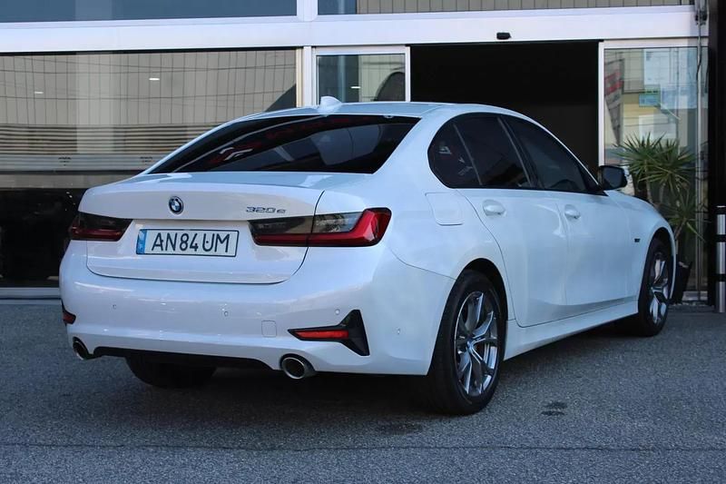 Usado BMW 320e 204 HP (150 kW) 2022 Branco Sedan