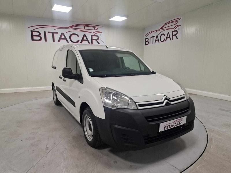 Branco Usado 2016 Citroën Berlingo Monovolume | € 13.500 (Caro) - Imagem 1/4