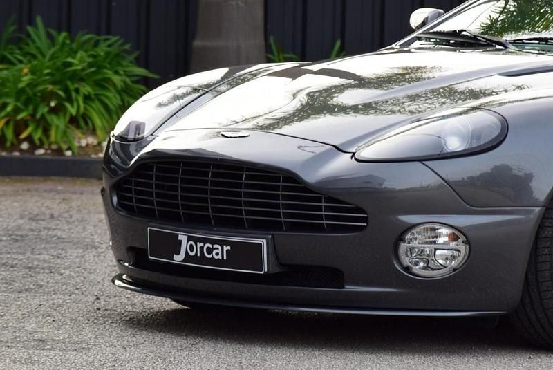 Usado Aston Martin Vanquish 527 HP (387 kW) 2005 Cinzento Coupé