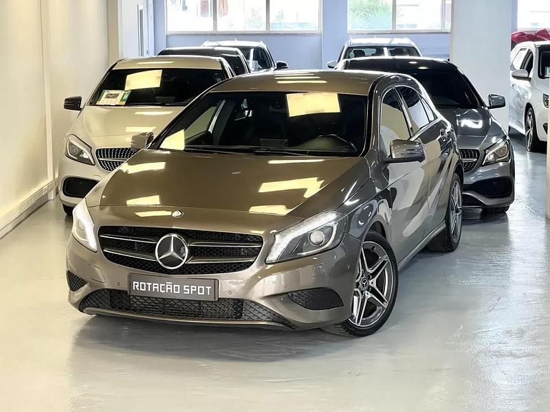Usado Mercedes A180 Style 109 HP (80 kW) 2013 Castanho