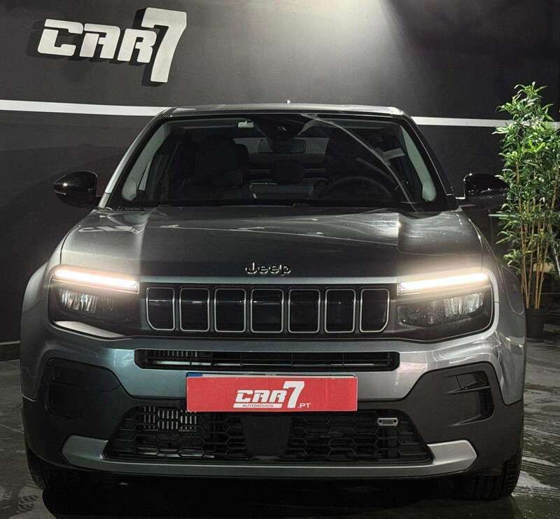 Usado Jeep Avenger Altitude 101 HP (74 kW) 2024 Cinza SUV