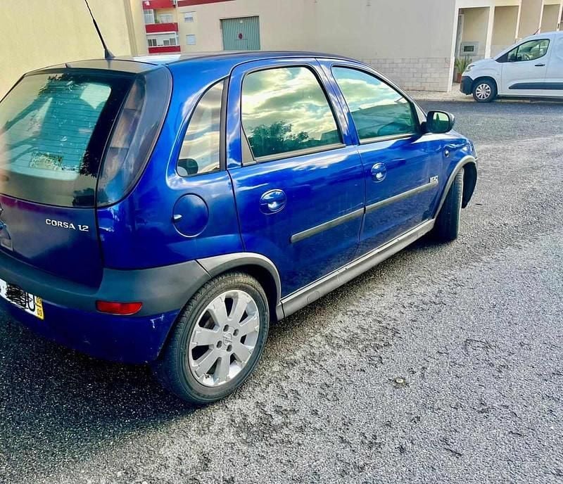 Azul Usado 2003 Opel Corsa Citadino | € 2.350 (Preço justo) - Imagem 1/4