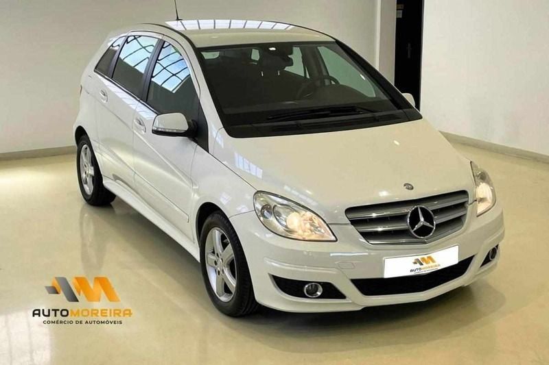Branco Usado 2010 Mercedes B180 Monovolume | € 10.000 (Preço justo) - Imagem 1/4
