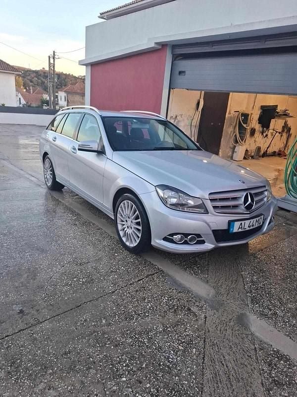 Cinzento Usado 2012 Mercedes C220 | € 9.000 (Bom preço) - Imagem 1/4