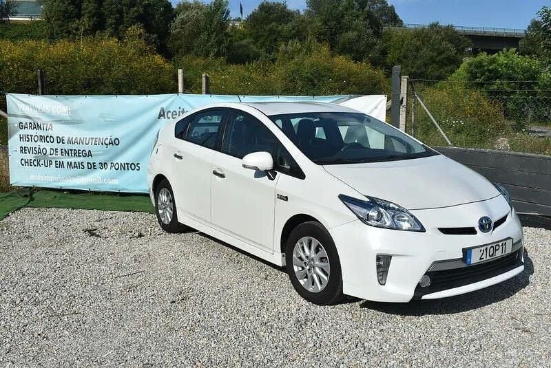 Usado Toyota Prius Touch 136 HP (100 kW) 2015 Branco Citadino