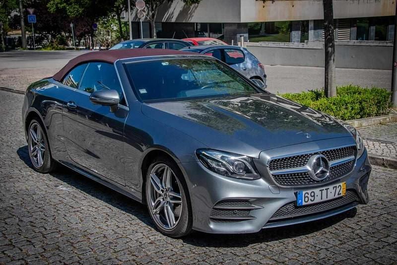 Cinzento Usado 2017 Mercedes E350 Cabrios | € 51.200 - Imagem 1/4