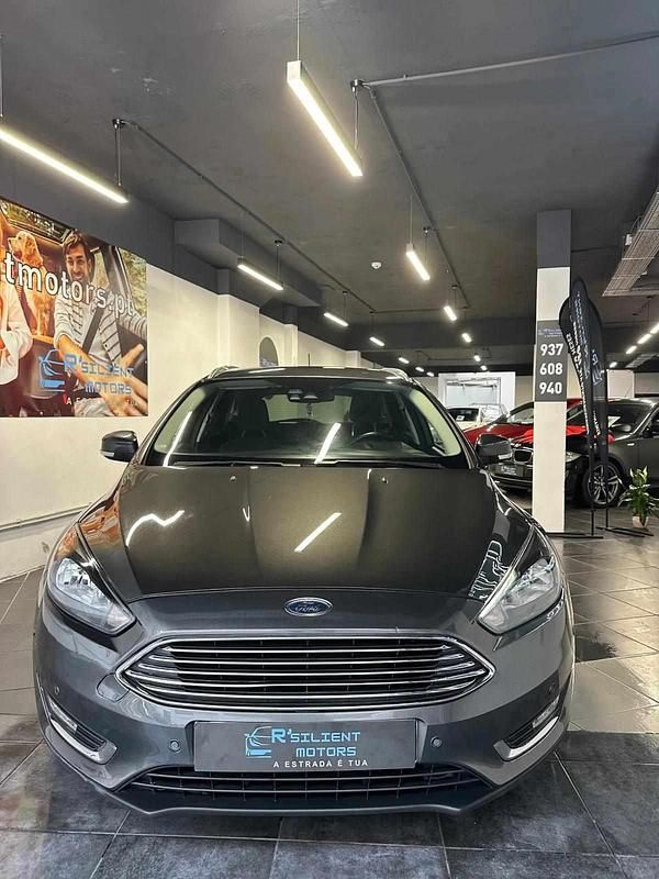 Usado Ford Focus 120 HP (88 kW) 2018 Cinzento Carrinha