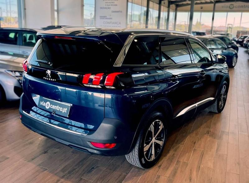 Usado Peugeot 5008 Allure 130 HP (95 kW) 2018 Azul escuro Monovolume