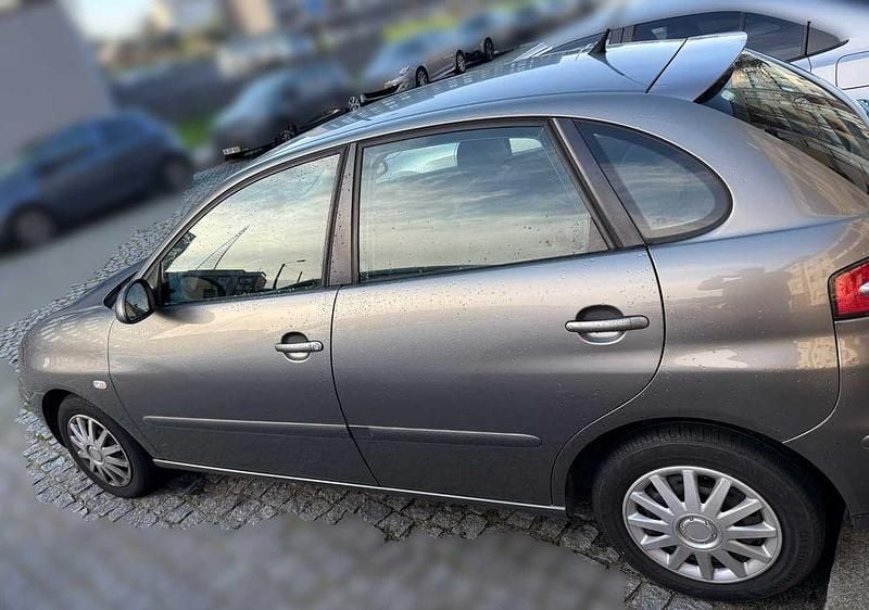 Usado Seat Ibiza 63 HP (46 kW) 2004 Sedan