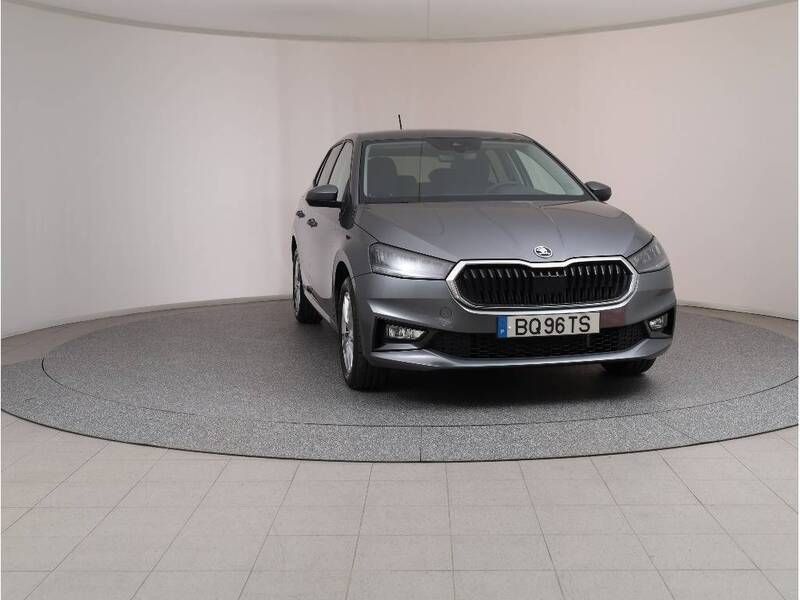 Cinzento escuro metalizado Novo 2025 Skoda Fabia Selection | € 19.990 (Preço elevado) - Imagem 1/4