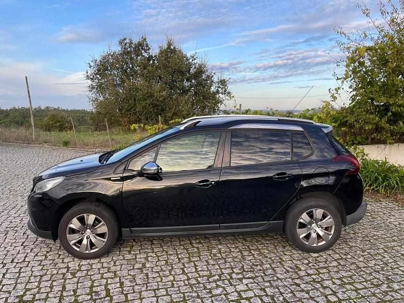 Usado Peugeot 2008 82 HP (60 kW) 2018 Preto SUV