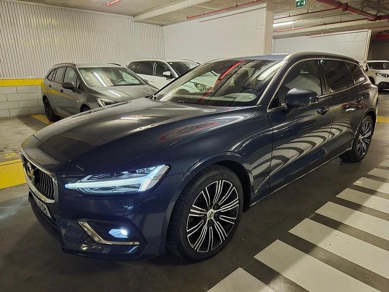 Azul Usado 2018 Volvo V60 Inscription Carrinha | € 24.990 (Preço elevado) - Imagem 1/4