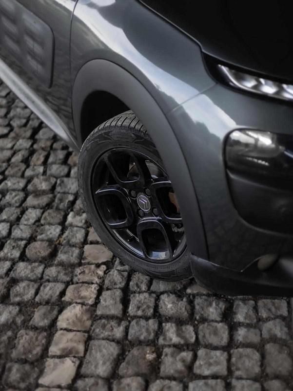 Usado Citroën C4 Cactus 114 HP (83 kW) 2014 Cinzento Citadino