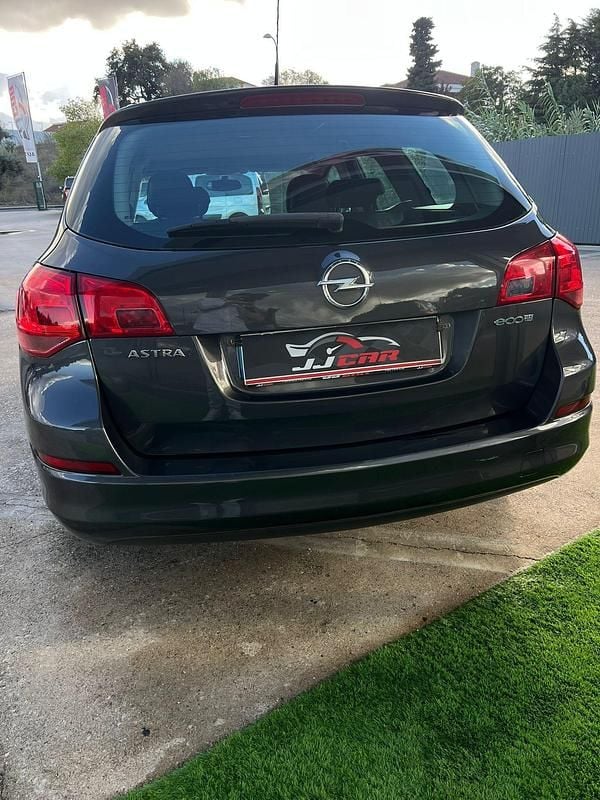 Usado Opel Astra Cosmo 95 HP (69 kW) 2011 Cinza Carrinha