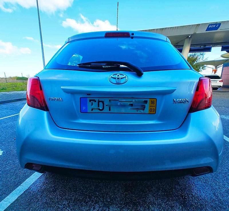 Usado Toyota Yaris 90 HP (66 kW) 2016 Cinzento Citadino