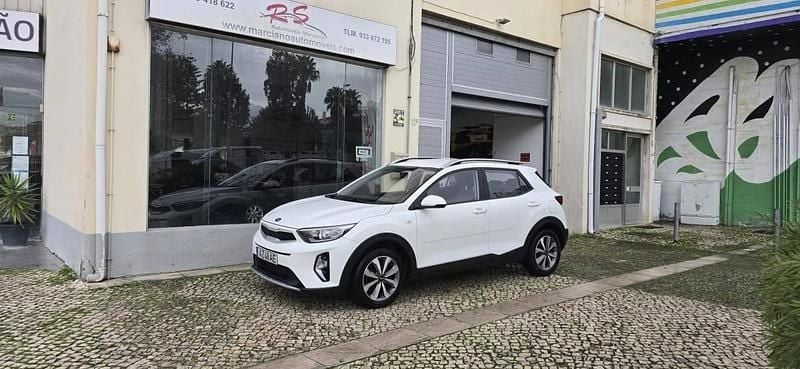 Usado Kia Stonic 100 HP (73 kW) 2021 Branco SUV