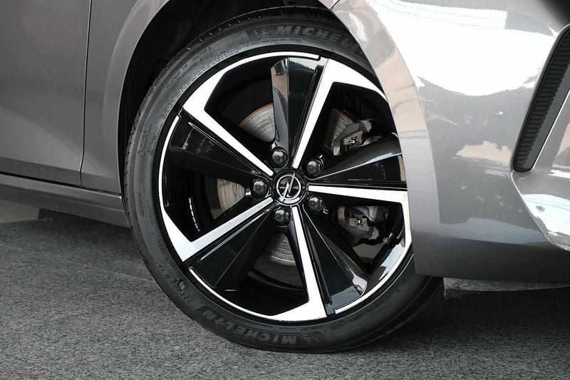 Usado Opel Astra Elegance 131 HP (96 kW) 2022 Cinzento Citadino