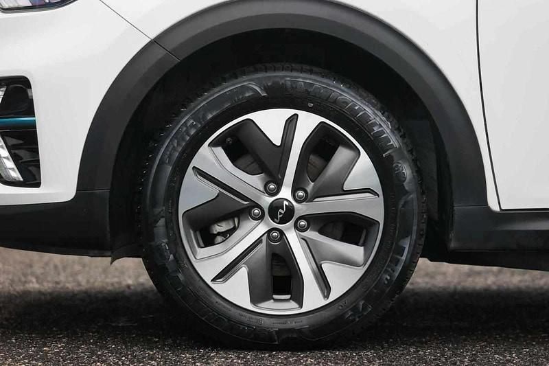 Usado Kia Niro 100 kW (136 HP) 2022 Branco SUV