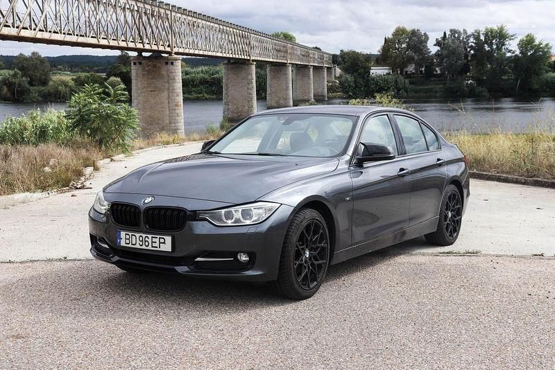 Usado 2012 BMW 320 Sport Line Sedan | € 16.750 - Imagem 1/4