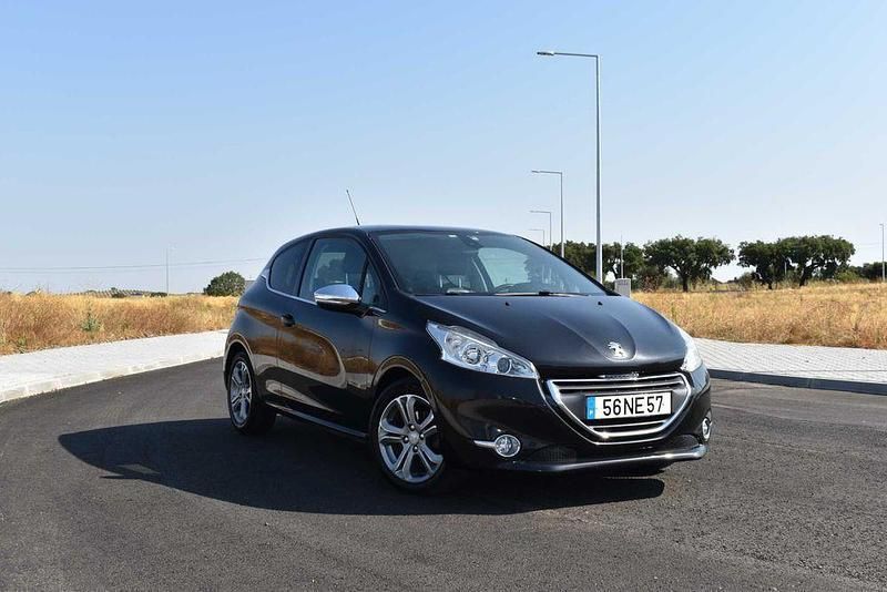 Usado 2012 Peugeot 208 Allure Citadino | € 7.200 (Preço justo) - Imagem 1/4