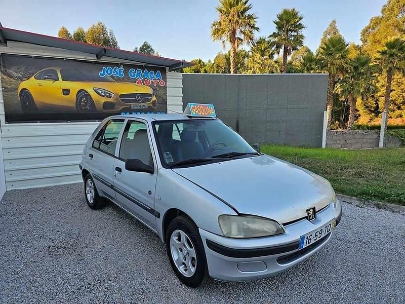 Cinzento Usado 2002 Peugeot 106 Citadino | € 1.450 - Imagem 1/4