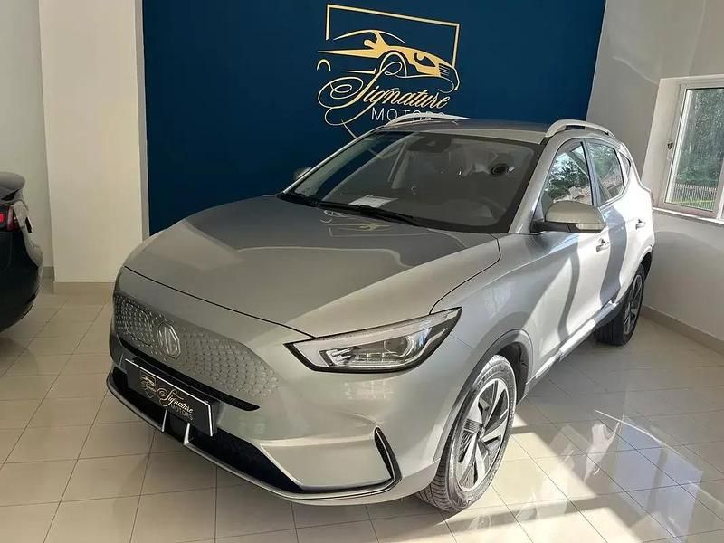 Cinzento Usado 2022 MG ZS Comfort Sedan | € 21.900 (Bom preço) - Imagem 1/4