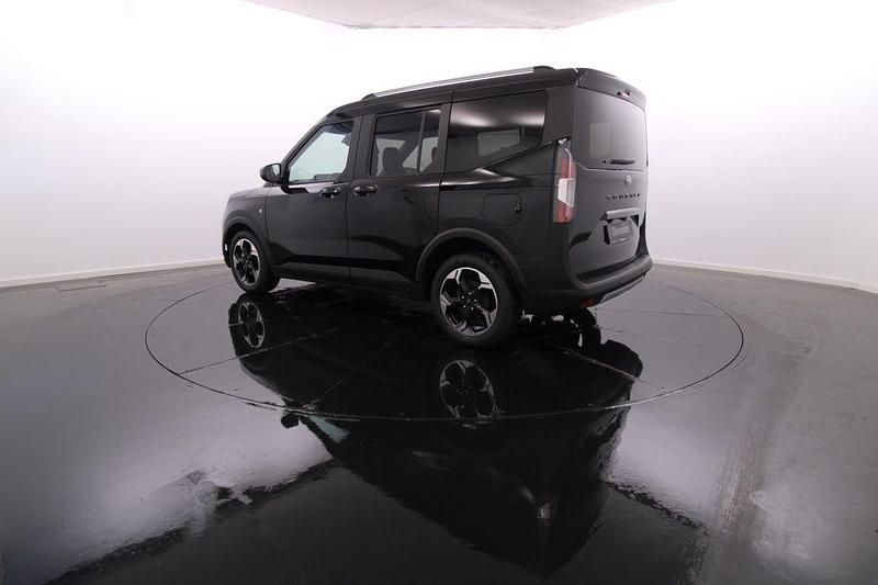 Usado Ford Tourneo 125 HP (91 kW) 2024 Preto