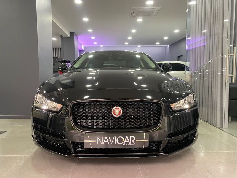 Preto Usado 2015 Jaguar XE Portfolio Sedan | € 17.850 (Caro) - Imagem 1/4