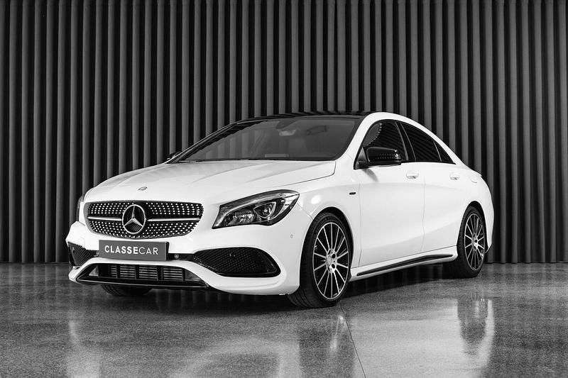 Branco Usado 2018 Mercedes CLA200 AMG line Sedan | € 25.950 - Imagem 1/4