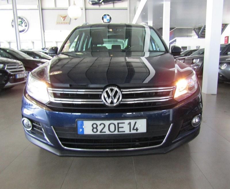 Azul Usado 2013 VW Tiguan Trendline SUV | € 15.000 - Imagem 1/4