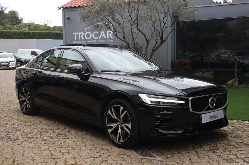 Preto Usado 2020 Volvo S60 R-Design Sedan | € 36.950 - Imagem 1/4
