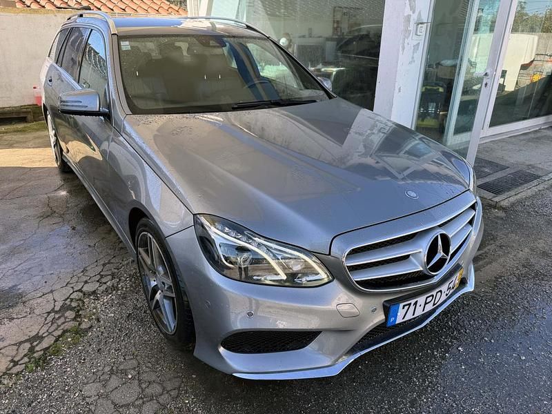 Usado Mercedes E300 Avantgarde 231 HP (169 kW) 2014 Cinza Carrinha