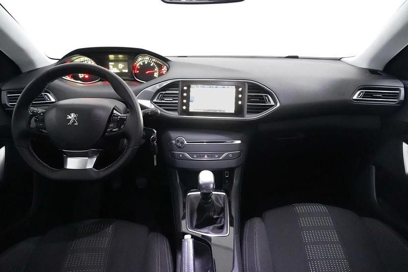 Usado Peugeot 308 SW 120 HP (88 kW) 2015 Cinzento Carrinha