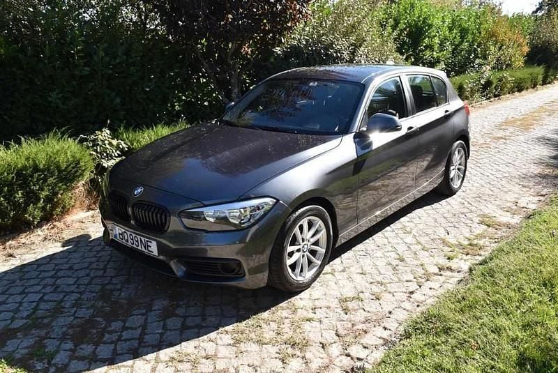 Cinzento Usado 2015 BMW 116 Sport Line Citadino | € 12.500 (Preço justo) - Imagem 1/4