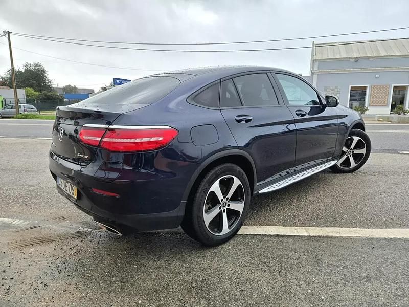 Usado Mercedes GLC350 AMG line 320 HP (235 kW) 2018 Azul escuro Coupé