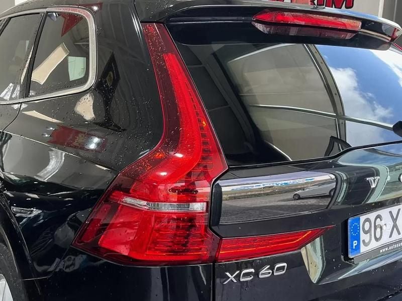 Usado Volvo XC60 Momentum 150 HP (110 kW) 2019 Preto SUV